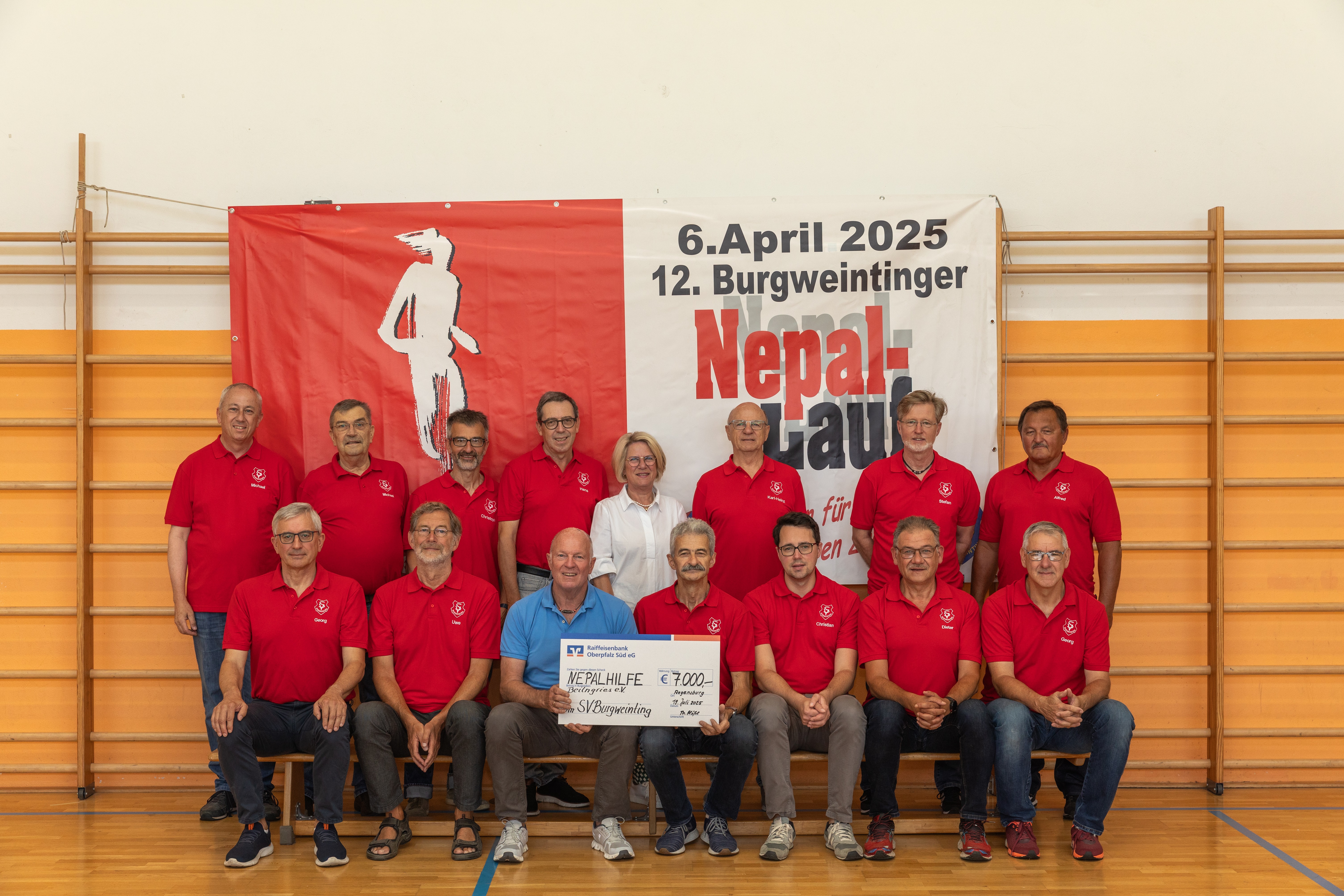 Nepallauf 2025 Scheckbergabe